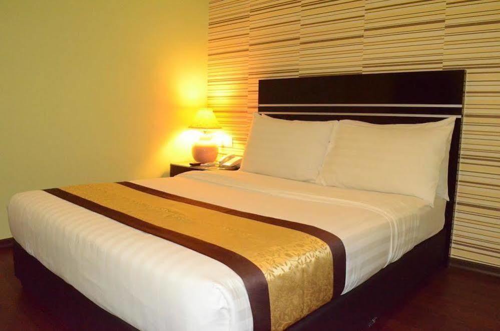Bluebell Hotel Skudai Exterior foto
